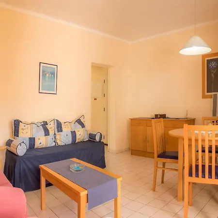 Apartment A27 - Secluded 2 Minutes From The Center