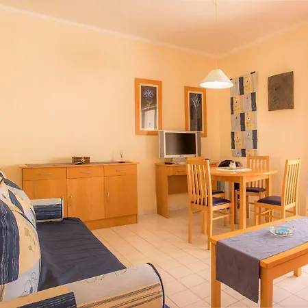 A27 - Secluded 2 Minutes From The Center Apartment