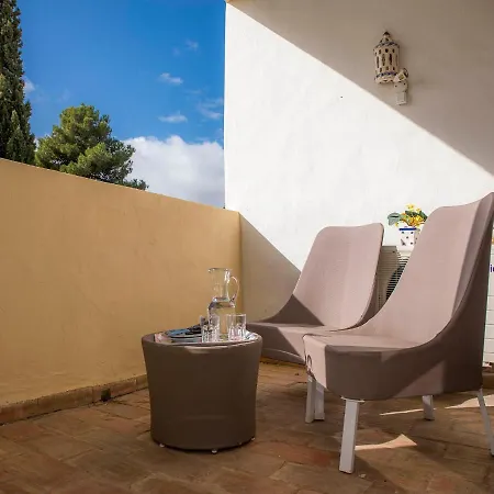 Apartment A27 - Secluded 2 Minutes From The Center *
